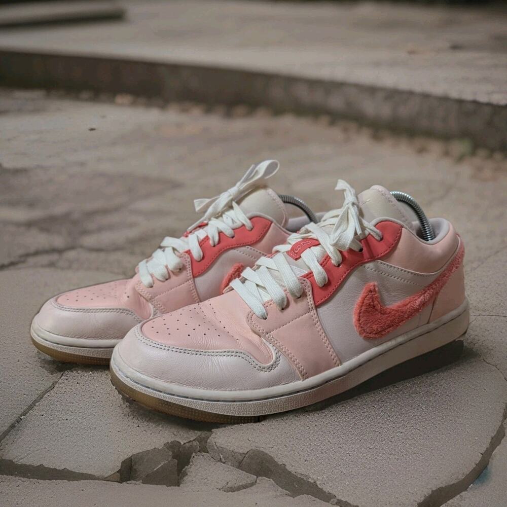 Air Jordan Women's Air Jordan 1 Low SE Mighty Swooshers DM5443-666 Sz 12 VGUC